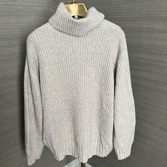 Brochu Walker sweater - Picture 8 of 10